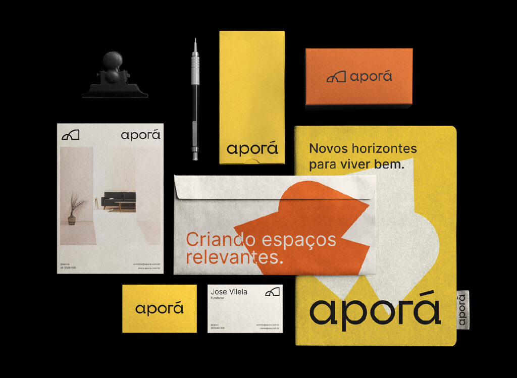Aplicação da marca Aporá em um kit de papelaria